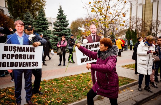 {Власть получила клеймо «врага народа»: в Кишиневе прошел протест } Молдавские Ведомости