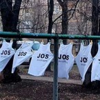 Майки с надписью JOS появились в одном из дворов на Ботанике