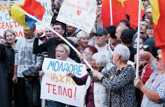 {Что же главнее - социальные или всё же политические требования протеста } Молдавские Ведомости