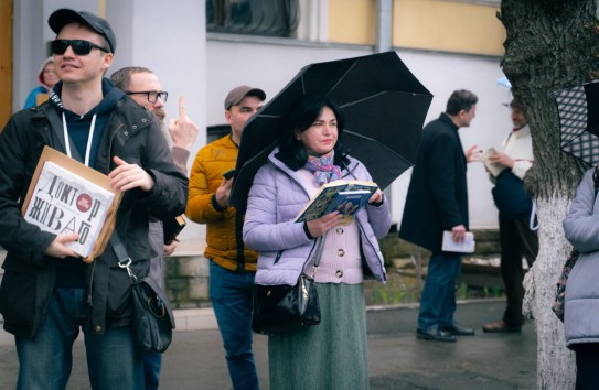 {Флэшмоб читателей против передачи здания библиотеки в собственность митрополии Бессарабии} Молдавские Ведомости