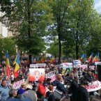 «Движение для народа» проводит протест у здания парламента в Кишиневе