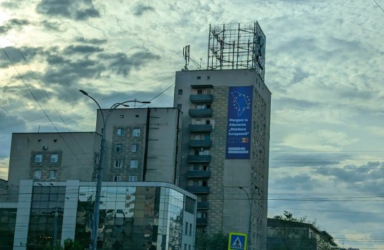 {Пять разных митингов в четырех разных городах} Молдавские Ведомости