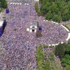 Постановление о резолюции партийного собрания попало в повестку дня парламента