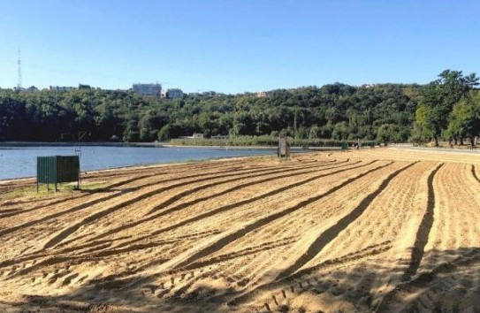 {Вода в городских озерах заражена бактериями, предупреждают медики} Молдавские Ведомости