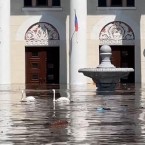 Запад не спешит поддерживать версию Зеленского о ЧП на Каховской ГЭС