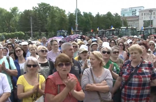 {Патентообладатели протестовали перед домом правительства} Молдавские Ведомости