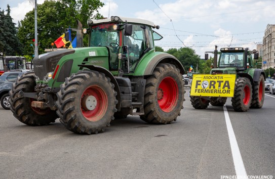 {Forța Fermierilor требует моратория на штрафы по кредитам } Молдавские Ведомости