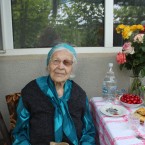 Белорусская община и посольство Беларуси поздравили 101-летнего ветерана Нину Каспарян