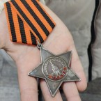 53 человека оштрафованы за ношение Георгиевской ленточки в День Победы