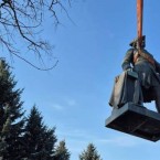 В Полтаве демонтировали памятник Петру Первому