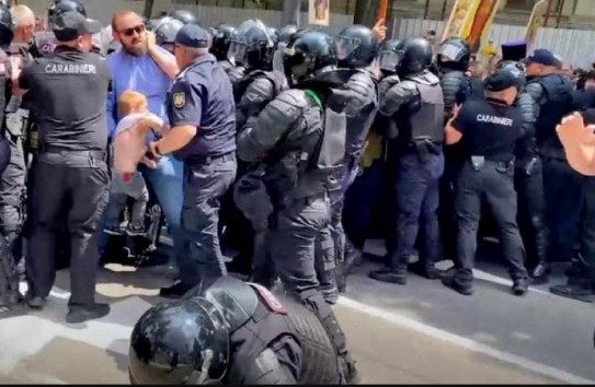 {В Кишиневе произошли столкновения между полицейскими и противниками ЛГБТ-марша} Молдавские Ведомости