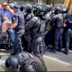 В Кишиневе произошли столкновения между полицейскими и противниками ЛГБТ-марша