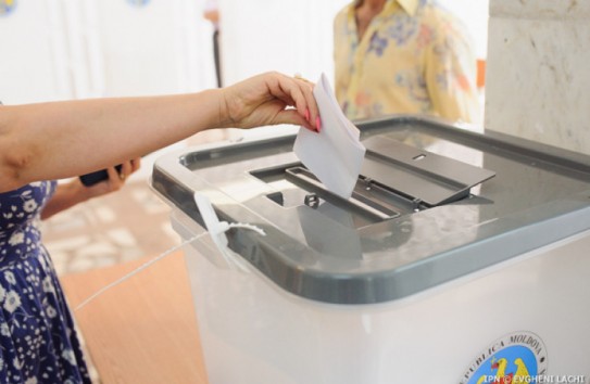 {Большинство граждан ожидают нарушений и давления со стороны властей на выборах} Молдавские Ведомости