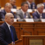 Страна с самым дорогим госуправлением в ЕС начала оздоровление с прессинга бизнеса и пенсионеров, роста военных расходов