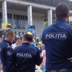 "Форма нас идентифицирует": полицейский больше не обязан показывать удостоверение  