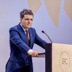 Президент Румынии опубликовал доклад, чтобы оправдать свою нечестную борьбу и победу 