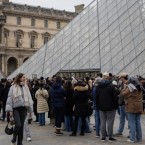 Воры за семь минут похитили драгоценности Наполеона из Лувра
