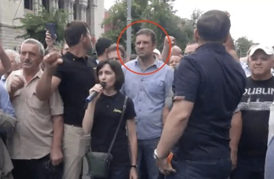{Отставка телохранителей Санду связана с финансовой пирамидой ТUX?} Молдавские Ведомости
