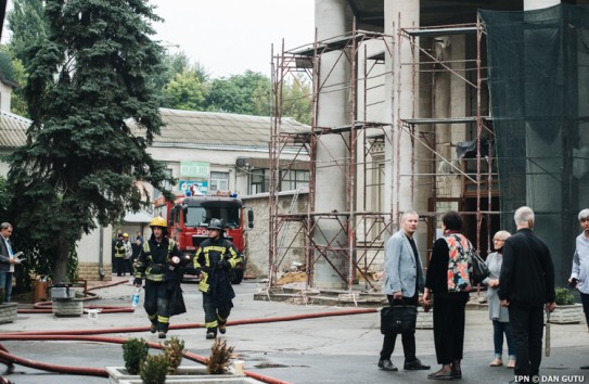 {Батрынча требует вернуть пожертвование на филармонию: «Деньги были украдены»} Молдавские Ведомости