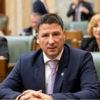 Румынский сенатор обвиняется в краже рюкзака