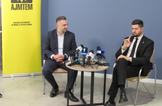 {Газовые аферы: власти не определились, по какой цене продавать газ населению, чтобы оно не взбунтовалось} Молдавские Ведомости