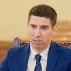 Логика Попшоя: стреляем себе в правую ногу – но не стреляем в левую 
