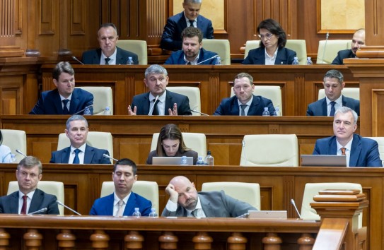 {Как относиться к обещанию правительства гарантировать среднюю заплату в 17 400 лей} Молдавские Ведомости