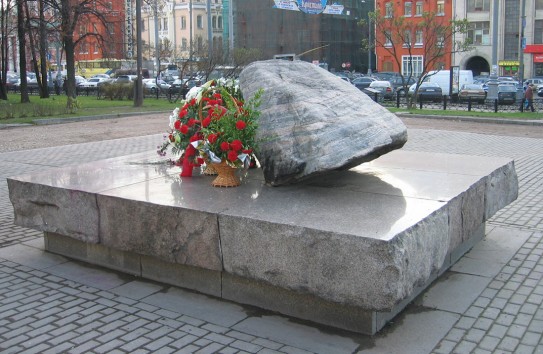 {В госдуме предлагают вернуть на Лубянку памятник Дзержинскому } Молдавские Ведомости