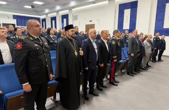 {В Комрате на день полиции пригласили представителей румынской церкви} Молдавские Ведомости