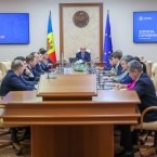 Более 16 000 вакансий в государственном секторе остаются заблокированными