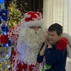 Депутат Василий Тарлев стал Дедом Морозом для мальчика из Флорешт