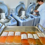 Кровь доноров, вакцинированных от ковида препаратами Pfizer и Moderna, признана опасной 