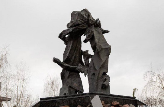 {Дни памяти жертв холокоста – и учебник, восхваляющий Антонеску? } Молдавские Ведомости