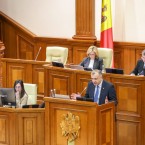 В парламенте вынесен вотум недоверия против политики минобороны