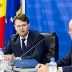 Министр финансов намерен месяц прожить без наличных денег