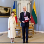Санду наградила президента Литвы орденом Республики