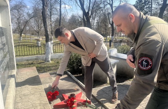 {Горячий март. Торжества по случаю 82-й годовщины освобождения Молдовы Гросу назвал  «катастрофой»} Молдавские Ведомости
