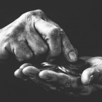 Пенсии покрывают лишь около 42 процента базовых расходов  