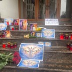 Оставить на ступенях минюста свечи в память о Людмиле Вартик не разрешила охрана 