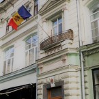 Правительство уменьшает штаты в представительстве РМ при ЕС и увеличивает в посольстве в России