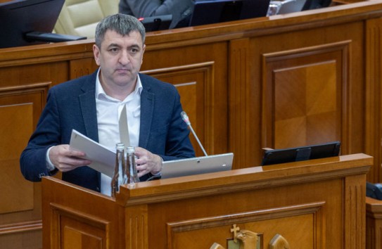 {Карп о проблеме наркотиков: И от депутатов парламента пахнет не только дымом} Молдавские Ведомости