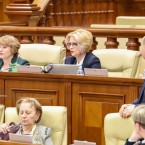 Оппозиция покинула зал заседаний парламента в знак протеста против принятия нового кодекса
