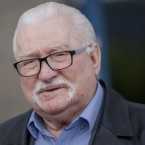 Экс-лидер Польши пообещал больше не носить флаг Украины на груди