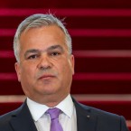 Адриан Вештя отказывается сложить мандат премьер-министра Румынии