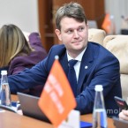 PAS-овский минфин играет краплеными картами 