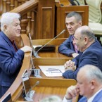 Социалисты и коммунисты возмущены урезанием прав Гагаузии