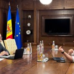 Школы могут остаться без денег на зарплаты