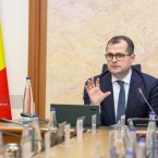 Тофан поручил пересмотреть систему зарплат и надбавок в госсекторе