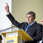 «Почетной отставкой» назвал Гросу решение Мустяцэ уйти 