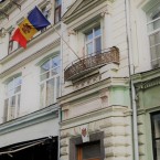 Посольство Молдовы в России приостановит выдачу документов на месяц